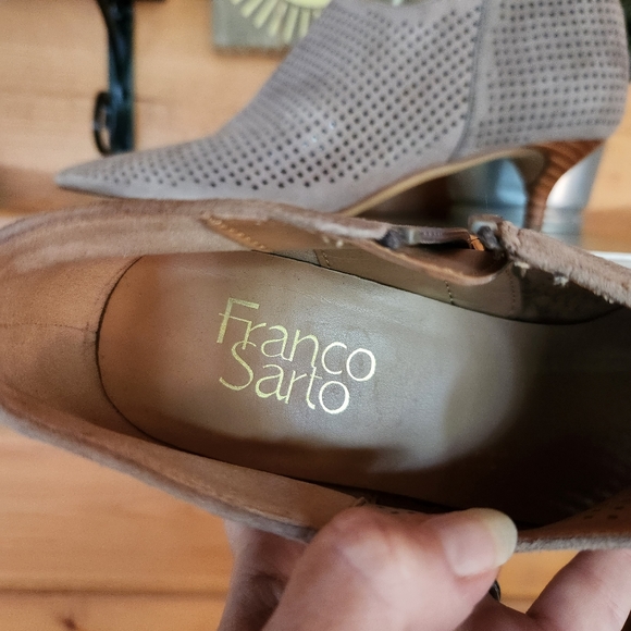 COPY - Franco Sarto 💜 DEEPA2 Ankle Booties Suede Leather Point Perf Kitten Heel - Picture 10 of 11
